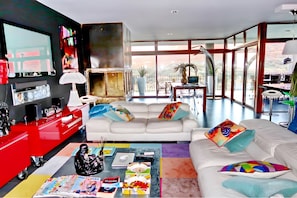 Living area - Apartment 'Style Paris' with Shared Pool, Wi-Fi and Air Conditioning (Lumio)