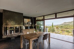 Dining - Apartment 'Style Paris' with Shared Pool, Wi-Fi and Air Conditioning (Lumio)