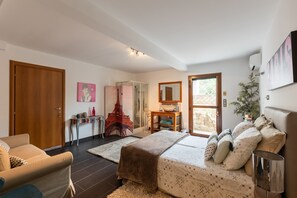 1 bedroom, iron/ironing board, WiFi, bed sheets - Apartment 'Style Paris' with Shared Pool, Wi-Fi and Air Conditioning (Lumio)