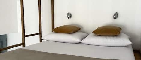 Iron/ironing board, WiFi (free)