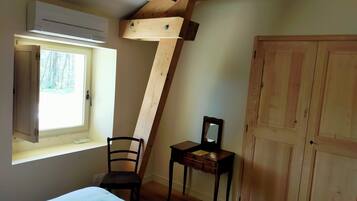 4 camere, una scrivania, ferro/asse da stiro, culla da viaggio