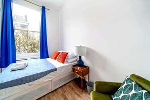 2 bedrooms, iron/ironing board, Internet, bed sheets - Modern 1BR Apartment in Greater London (Greater London)