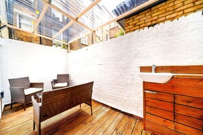 Terrace/patio - Bright 2BR Apartment in West Kensington (Greater London)