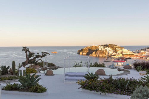 Luxury Villa in Ponza | Infinity Pool & Harbour View
