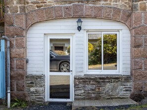 Exterior detail - Cote de granit rose, vue mer, studio ground floor renovated this year (Perros-Guirec)