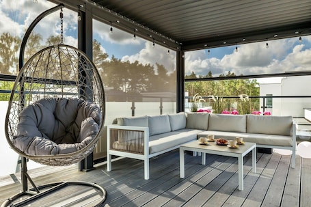 Smart TV. Two-level apartment, private terrace with jacuzzi