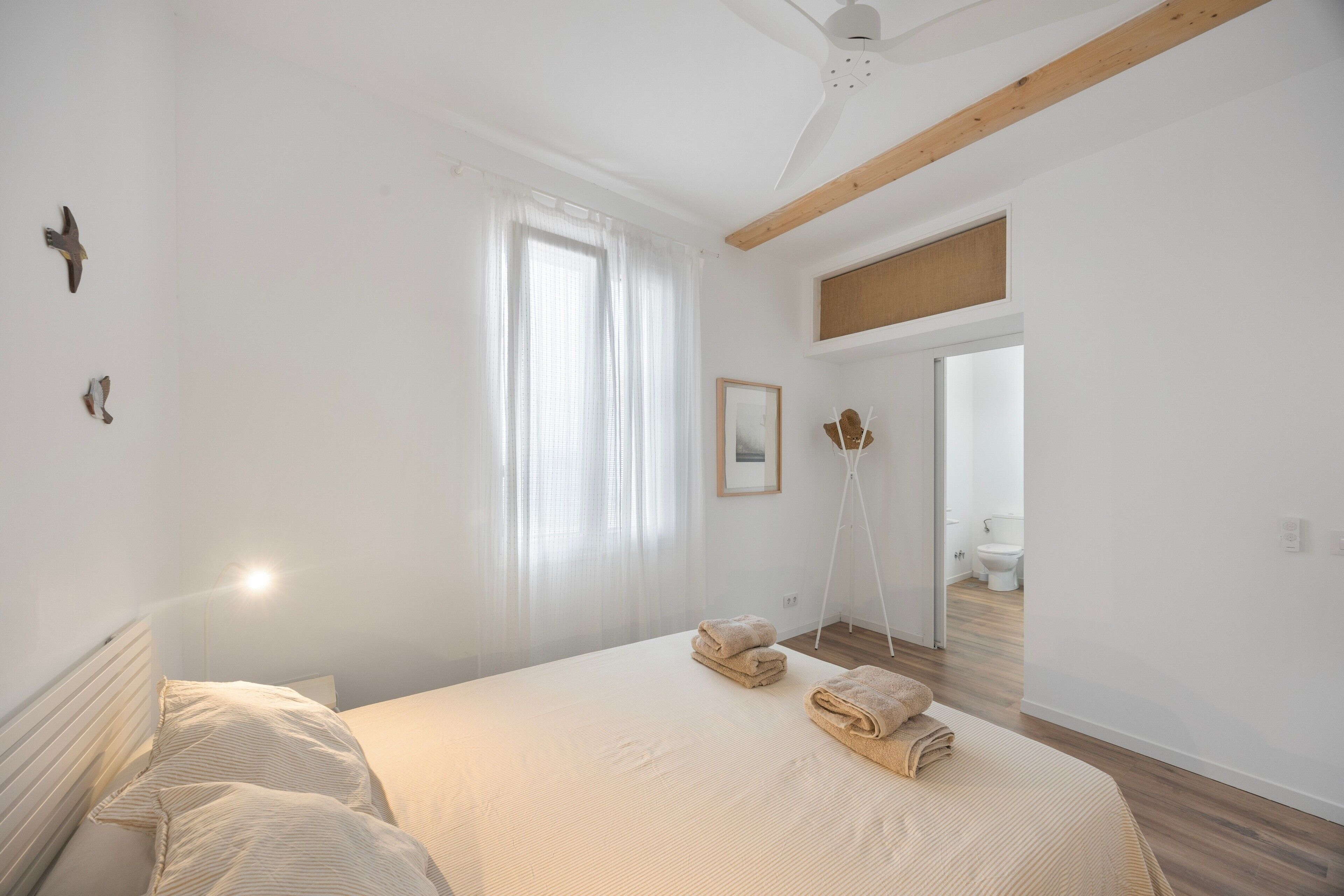 Iron/ironing board, WiFi, bed sheets