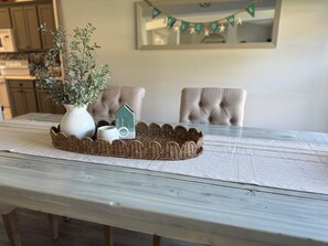Dining - Beach Cottage: Cozy I Clean I Family I Beaches (Port St. Lucie)