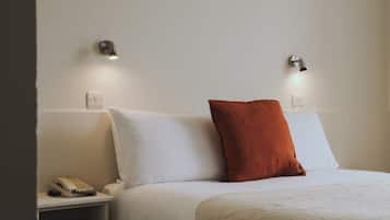 Doppia Deluxe, vista collina | Una scrivania, Wi-Fi gratuito