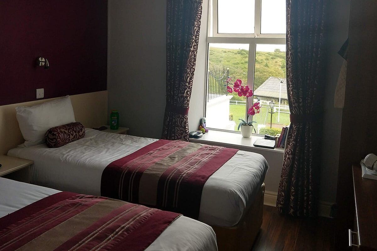 Comfort Room | Desk, free WiFi