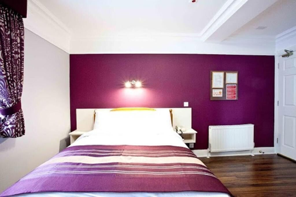 Habitación triple Deluxe, vista a la colina | Escritorio y wifi gratis 
