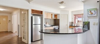 Beaufort Retreat - 4BR Family Stay - Hyde Park