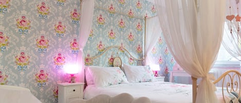 WiFi, bed sheets