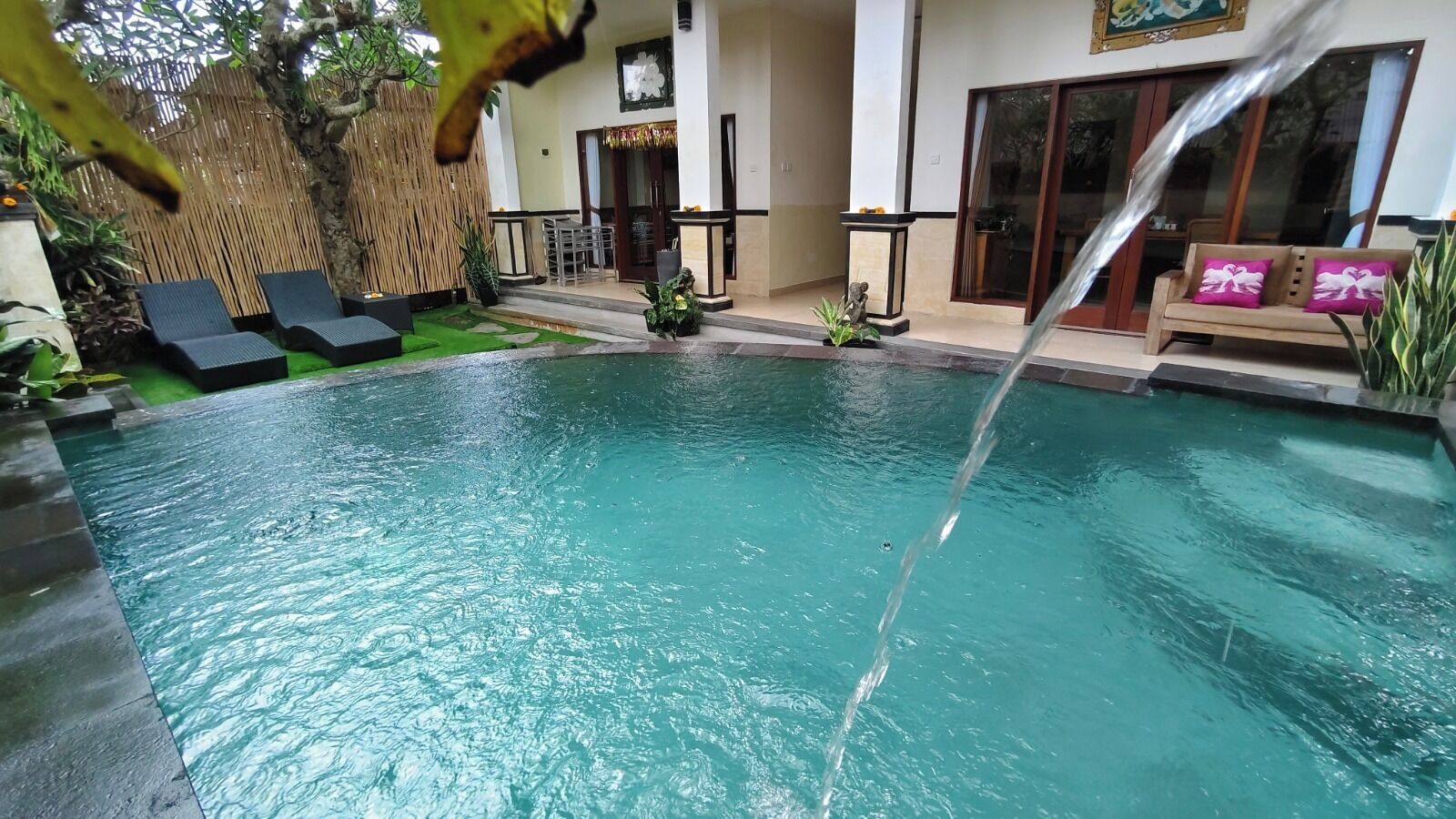 Kolam renang outdoor
