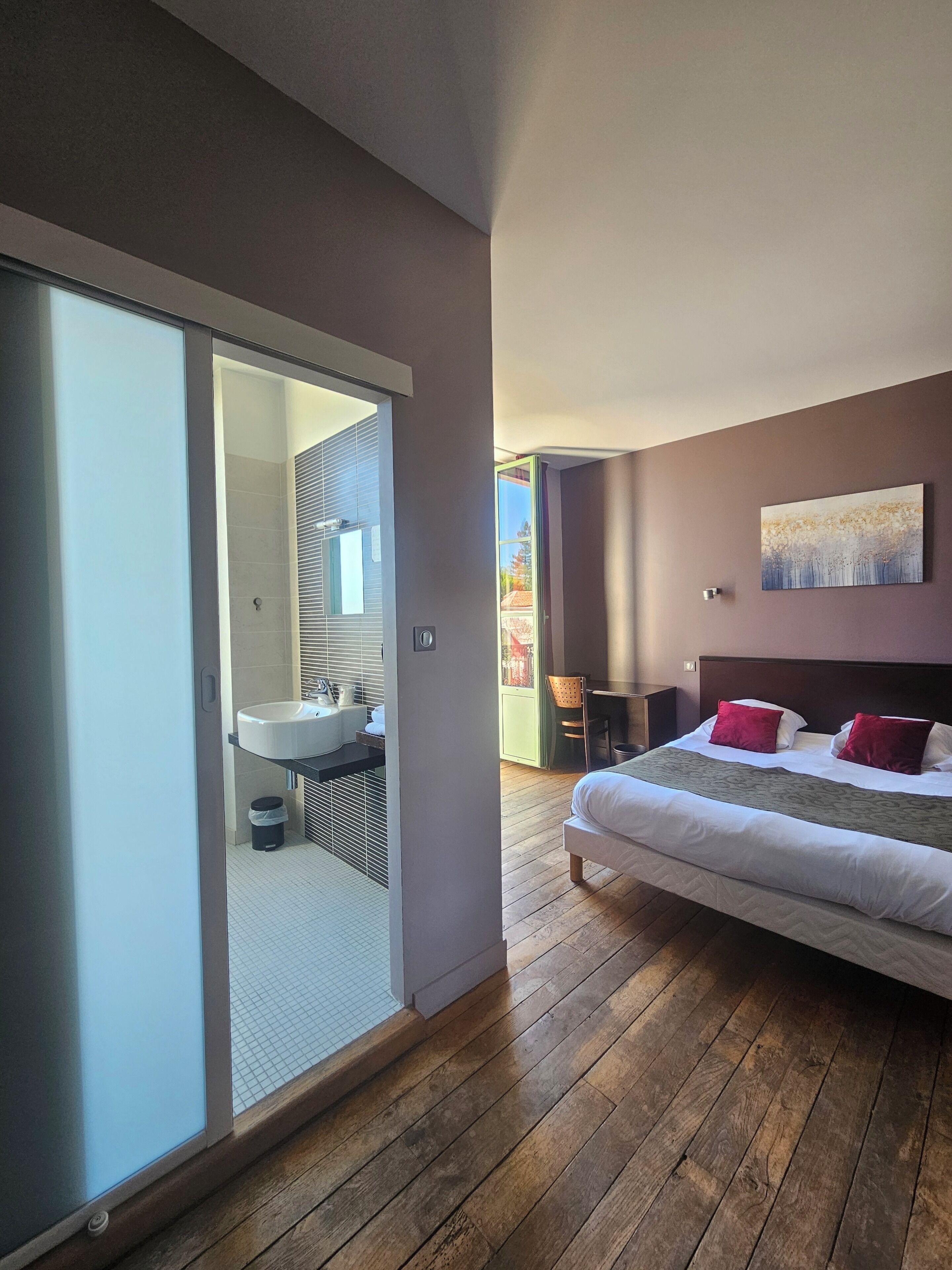 Superior tweepersoonskamer, uitzicht op rivier | Een kluis op de kamer, gratis wifi, rolstoeltoegang