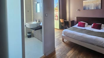 Superior tweepersoonskamer, uitzicht op rivier | Een kluis op de kamer, gratis wifi, rolstoeltoegang