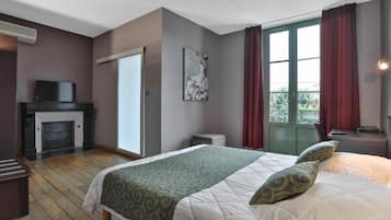 Chambre Double Supérieure, vue fleuve | Coffres-forts dans les chambres, Wi-Fi gratuit