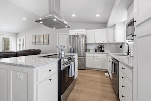 Private kitchen - Trail Treehouse-Direct MTB Trail Access-Wooded (Bella Vista)