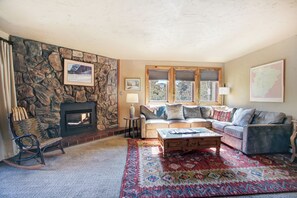 TV, fireplace - Beautiful and Spacious 2 Bedroom, 2 Full Bath Ideally Located (Breckenridge)