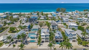 A coastal residential area with houses, a beach, and a clear view of the ocean. - Heated Pool/Spa - Rooftop Deck - Walk to the Beach (Bradenton Beach)