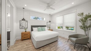 Desk, iron/ironing board, free WiFi, bed sheets - Heated Pool/Spa - Rooftop Deck - Walk to the Beach (Bradenton Beach)