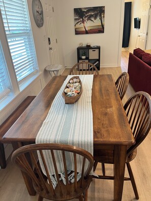 Dining - Going CoConuts - cottage by the pool. dog friendly (Rockport)
