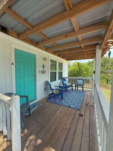 Going CoConuts - cottage by the pool. dog friendly