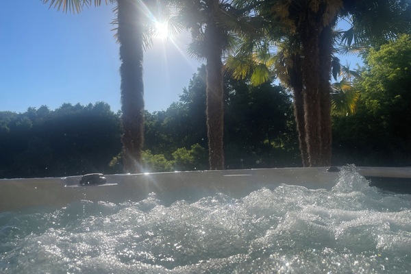 Bain à remous extérieur