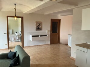 Fireplace - The farmhouse of lost lights Apartment in Relais with panoramic SPA (Piea)