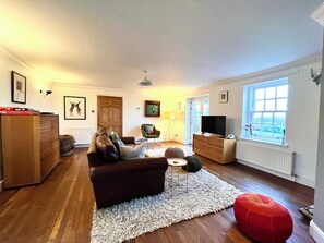 Living area - Trossachs Barn & Cabin (Port of Menteith)