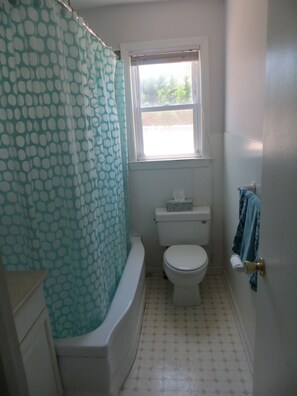Bathroom - Adorable 3-bedroom house in charming Ship Bottom - 2nd from the beach. (Ship Bottom)
