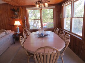 Dining - Adorable 3-bedroom house in charming Ship Bottom - 2nd from the beach. (Ship Bottom)