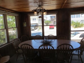 Dining - Adorable 3-bedroom house in charming Ship Bottom - 2nd from the beach. (Ship Bottom)