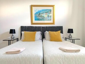 6 quartos, ferros/tábuas de passar roupa, berço de viagem, Wi-Fi