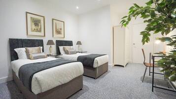 6 bedrooms, iron/ironing board, travel cot, WiFi