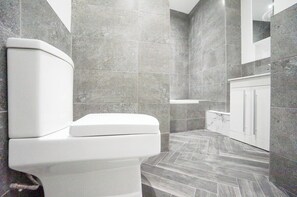 Spa - Suite of 3 Delux 2-bedroom apartments. Parties are welcome (Thatcham)