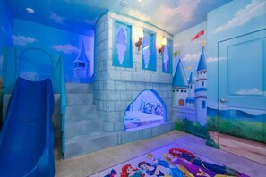 Children’s area - 12BR Mansion w/ Private Pool 20min to Disney (Kissimmee)