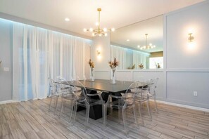 Dining - 12BR Mansion w/ Private Pool 20min to Disney (Kissimmee)