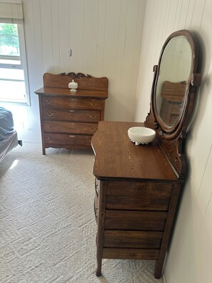 3 bedrooms, free WiFi, bed sheets - QUAINT LAKE  FRONT CABIN ON LAKE  SHERWOOD (Nekoosa)