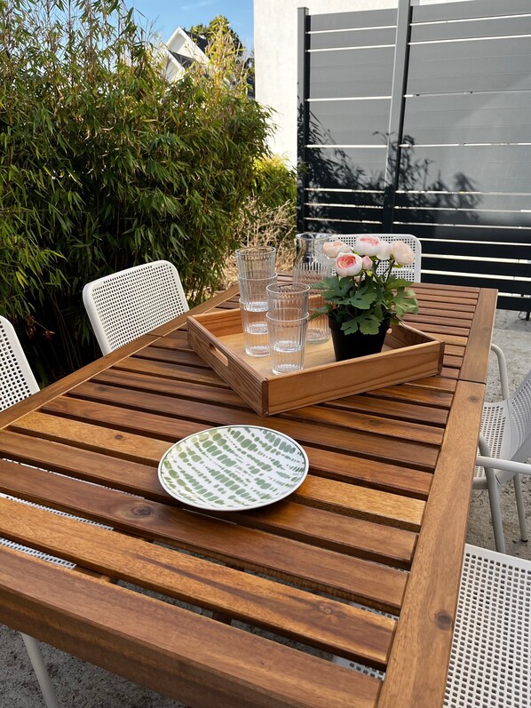 Outdoor dining