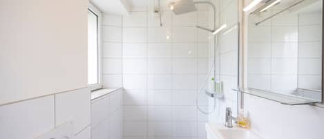 Shower, towels