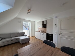 Living area - Apartment “Königswill” with Balcony and Wi-Fi (Schleswig)