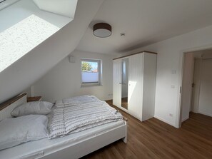 Room - Apartment “Königswill” with Balcony and Wi-Fi (Schleswig)