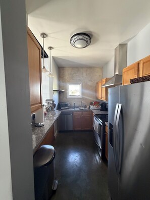 Private kitchen - Executive Home Office Suite, Fully Furnished, Ybor Heights, Tampa (Tampa)