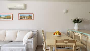 Apartment, 2 Bedrooms | Dining