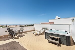 Terrace/patio - Comfortable & spacious house with large terraces, Jacuzzi and private garage. (Tavira)