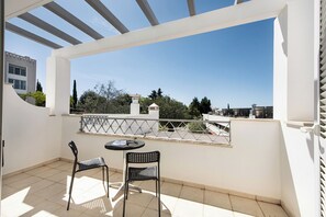 Outdoor dining - Comfortable & spacious house with large terraces, Jacuzzi and private garage. (Tavira)