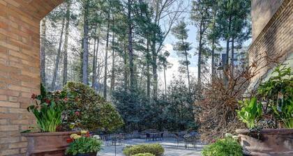 Historic Biltmore Village Retreat | 2 King En-Suites | Fireplace | Pets Welcome