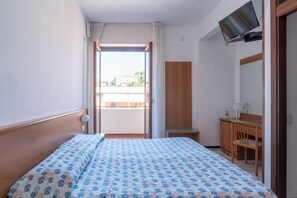 Minibar, in-room safe, free WiFi, bed sheets - Hotiday Lavagna Lungomare (Lavagna)