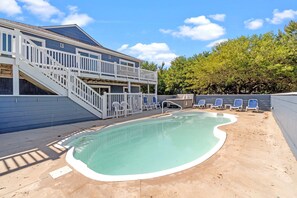 Pool - Whalehead Retreat w/ Pool, Hot Tub, 5min to Beach (Currituck County)
